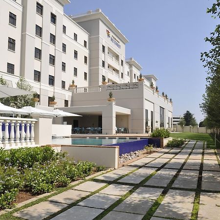 Peermont Metcourt Suites At Emperors Palace Kempton Park Eksteriør bilde