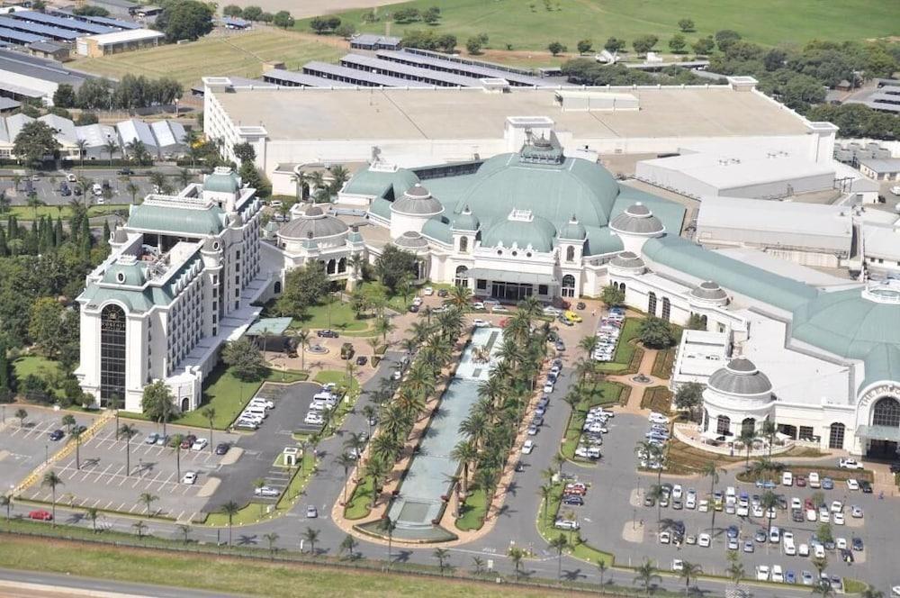 Peermont Metcourt Suites At Emperors Palace Kempton Park Eksteriør bilde